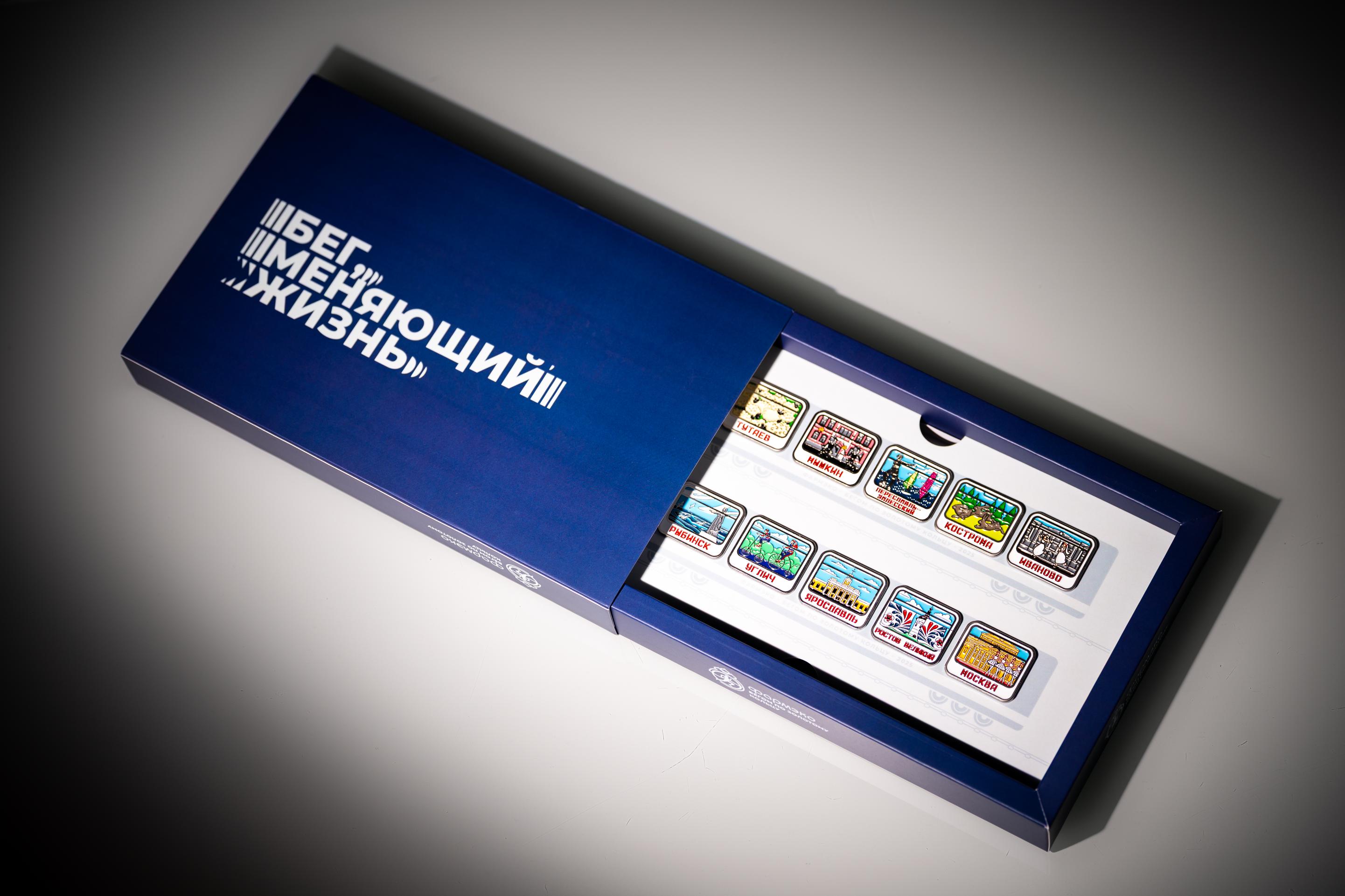 Набор значков-магнитов в подарочной упаковке